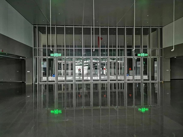 智能疏散系統如何保證在復雜環境下的穩定性？