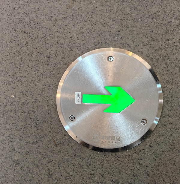 如何評估智能疏散指示系統的性能優劣？