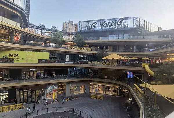 應急疏散系統如何降低恐慌和混亂，提高疏散效率？