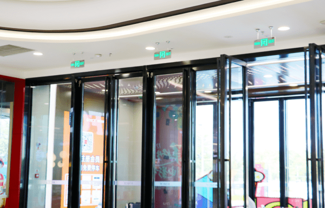 智能疏散系統(tǒng)如何適應(yīng)復(fù)雜多變的建筑結(jié)構(gòu)？