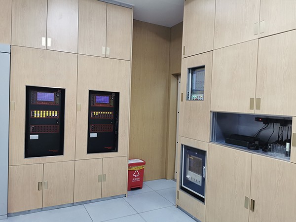 應急疏散系統如何在高層建筑中有效運作？