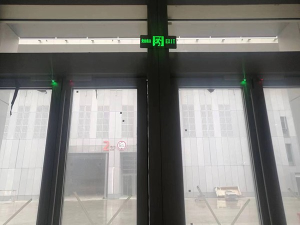 集中控制智能疏散系統是如何工作的基本原理是什么？