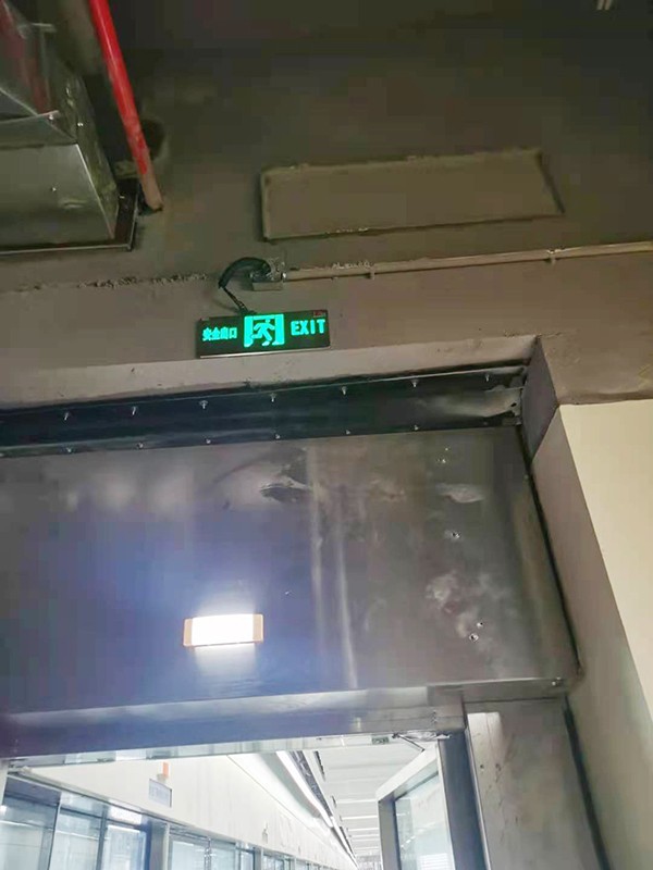 智能疏散指示系統(tǒng)是否具備應急照明功能？