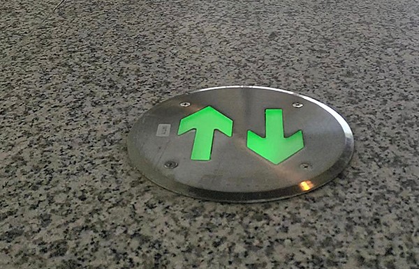 智能疏散系統是否具備環境適應性？