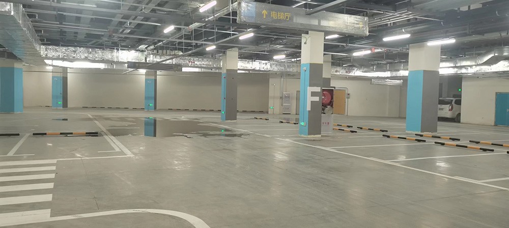 智能疏散照明系統是否支持多語言疏散指示？